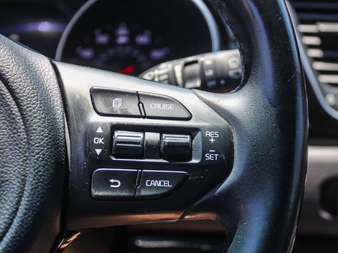 Used 2015 Kia Sedona SX FWD image 31