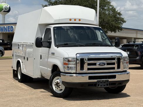 Used 2019 Ford E-350 and Econoline 350 Super Duty w/ Power Windows & Locks Group RWD image 2