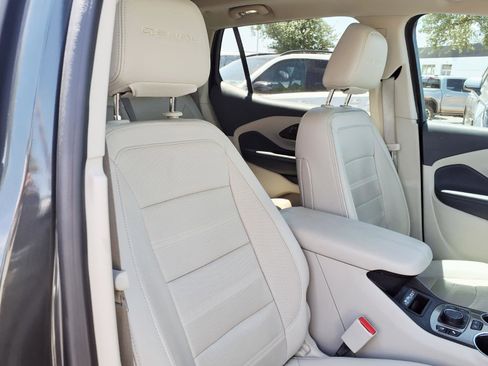 Used 2022 GMC Terrain Denali w/ Denali Premium Package AWD/4WD image 12