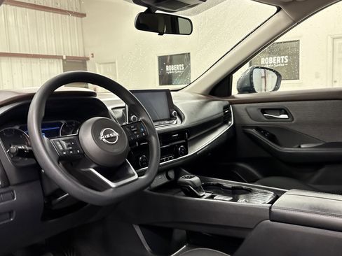Used 2023 Nissan Rogue SV image 6