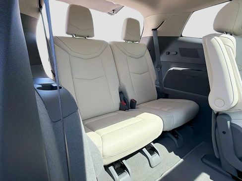 Used 2024 Cadillac XT6 Premium Luxury w/ Technology Package AWD/4WD image 31