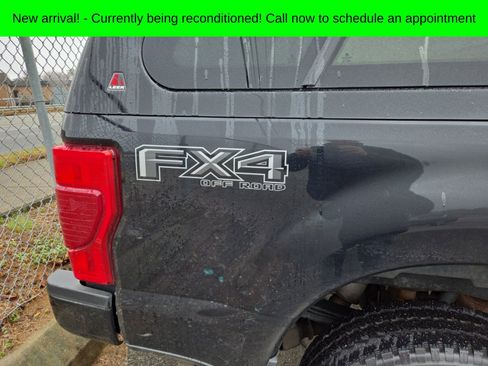 Used 2022 Ford F250 Lariat w/ Black Appearance Package image 6