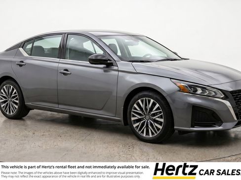 Used 2025 Nissan Altima 2.5 SV FWD image 1