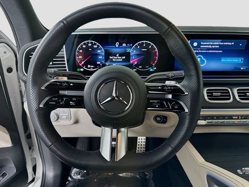 Used 2025 Mercedes-Benz GLS 450 4MATIC image 12