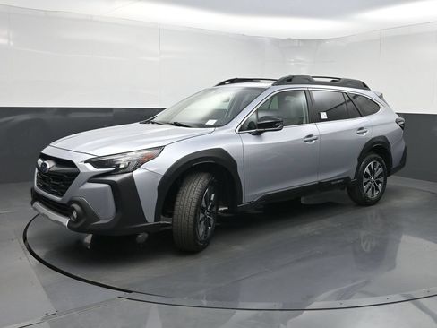 Used 2025 Subaru Outback Limited AWD/4WD image 20