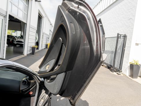 Used 2018 McLaren 570S Spider RWD image 23