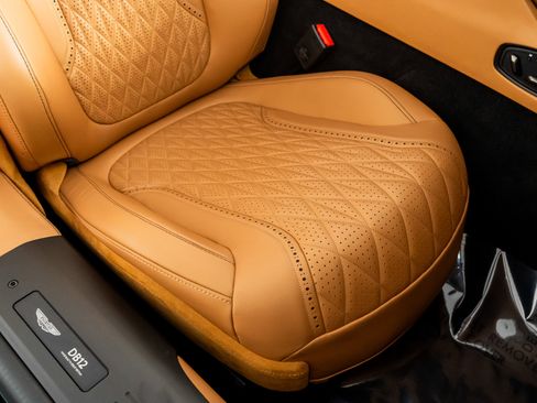 Used 2025 Aston Martin DB12 Convertible image 32