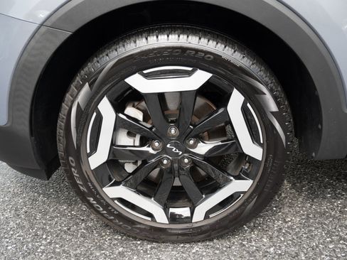 Used 2024 Kia Telluride EX w/ EX Captain's Chair Package image 45