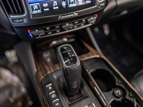 Used 2019 Maserati Levante S GranSport image 31