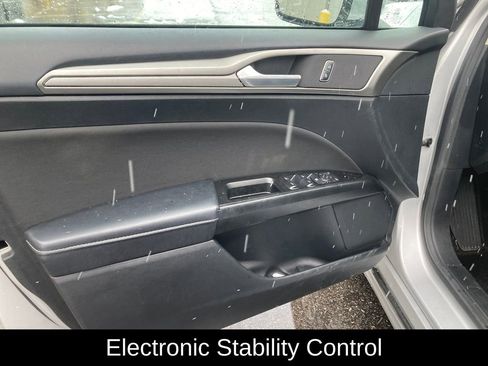 Used 2017 Ford Fusion SE w/ Fusion SE Technology Package image 13