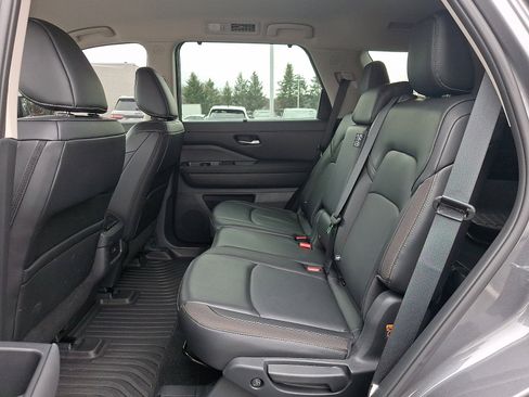 Certified 2025 Nissan Pathfinder SL w/ Black Appearance Package AWD/4WD image 10