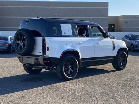 Used 2023 Land Rover Defender 110 X-Dynamic SE image 28