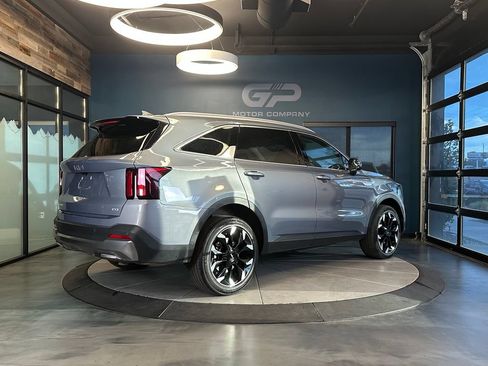 Used 2025 Kia Sorento EX AWD/4WD image 3