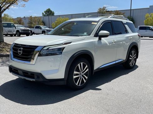 Used 2023 Nissan Pathfinder Platinum w/ Cargo Package FWD image 3