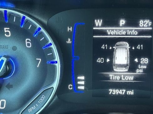 Used 2023 Chrysler Voyager LX image 10