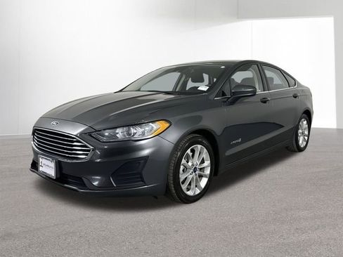 Used 2019 Ford Fusion SE image 1