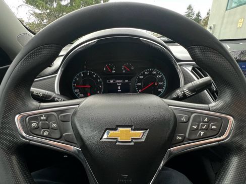 Used 2021 Chevrolet Malibu LT image 29