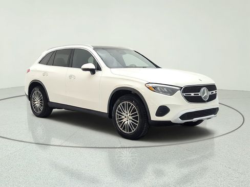 Certified 2026 Mercedes-Benz GLC 300 image 3
