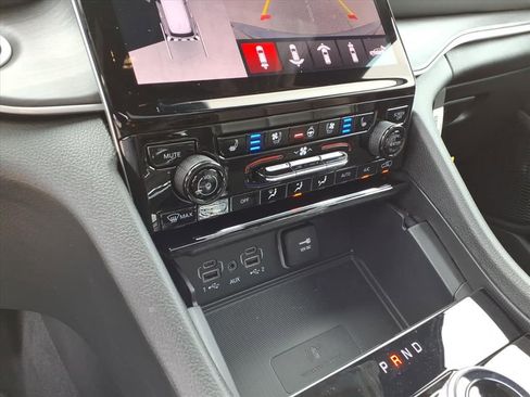 New 2025 Jeep Grand Cherokee Limited w/ Luxury Tech Group II image 16