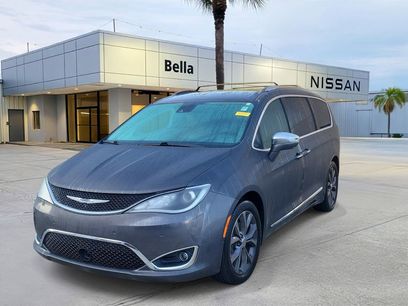 Used 2019 Chrysler Pacifica Limited w/ Advanced Safetytec Group