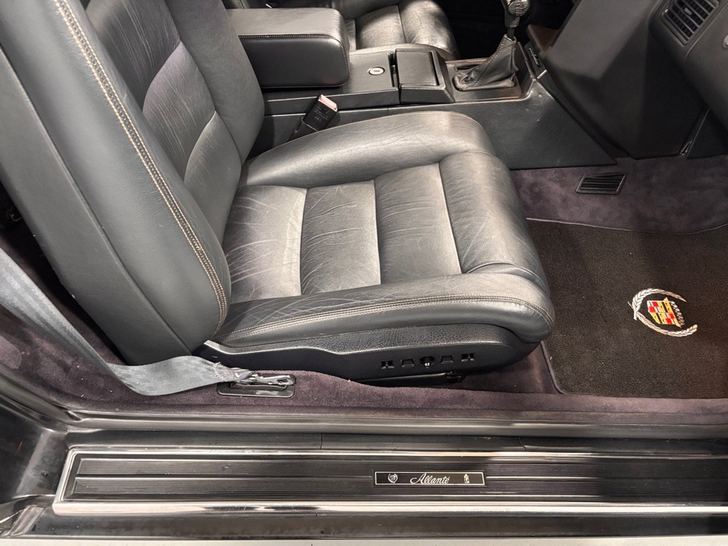 Used 1992 Cadillac Allante FWD image 17