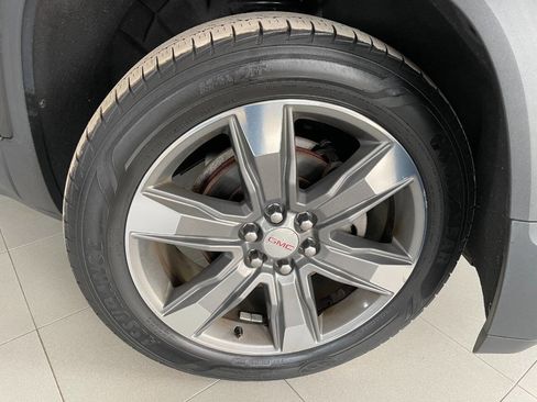 Used 2018 GMC Acadia SLT w/ LPO, Black Accent Package image 11