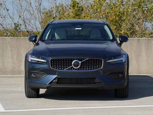 New 2026 Volvo V60 B5 Cross Country Plus w/ Climate Package image 2