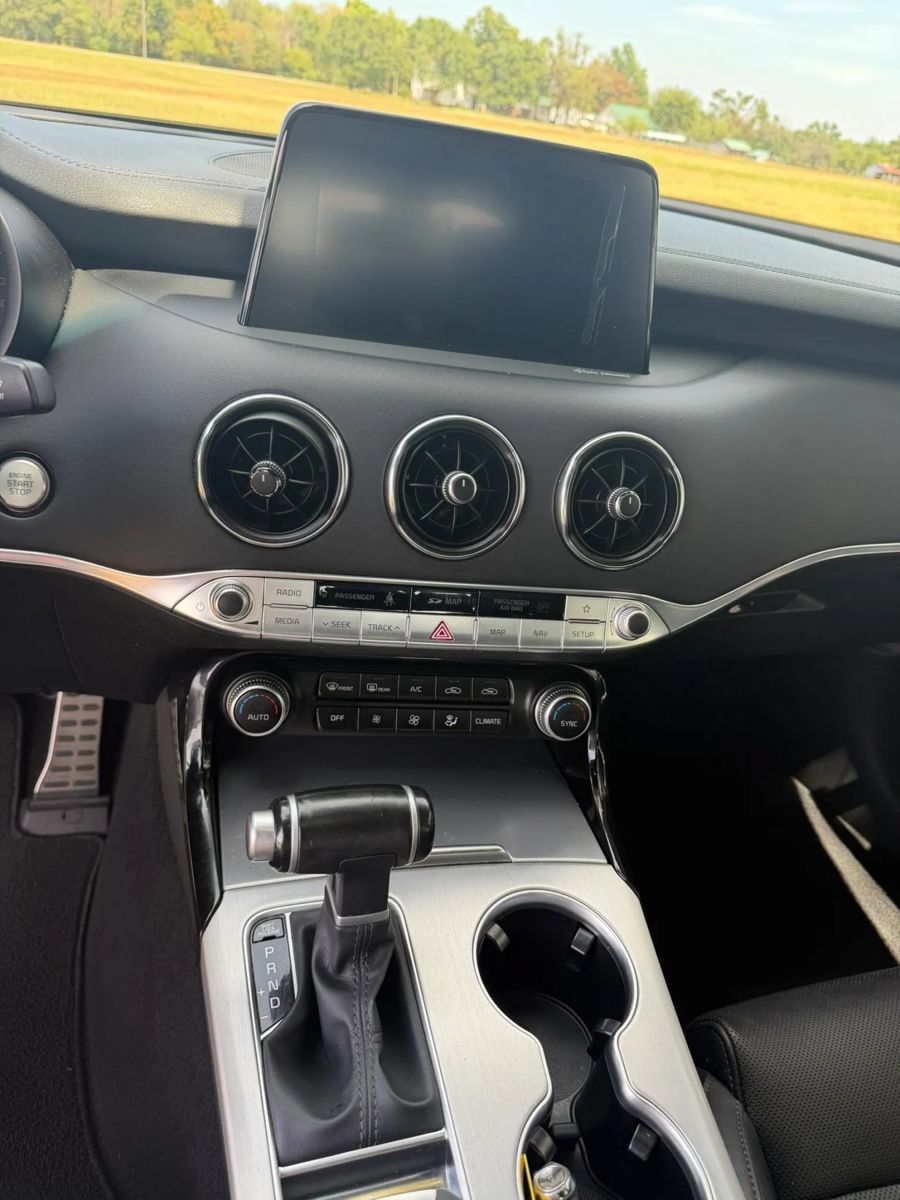 Used 2019 Kia Stinger GT1 AWD/4WD image 13