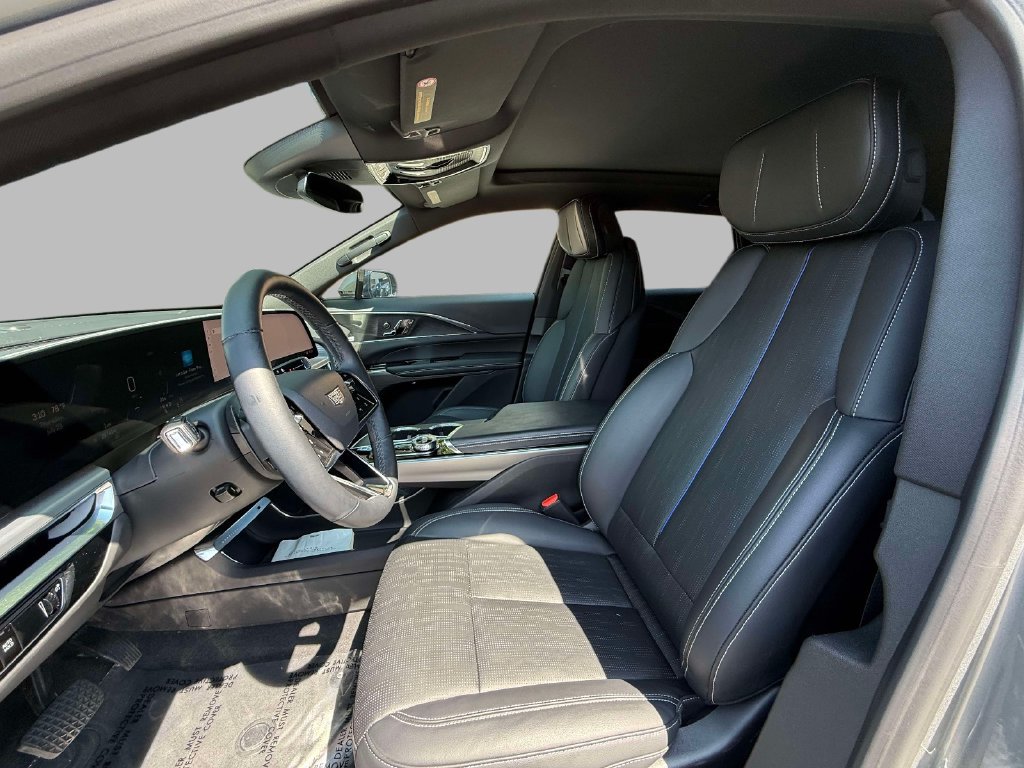 Certified 2024 Cadillac Lyriq Luxury AWD/4WD image 2