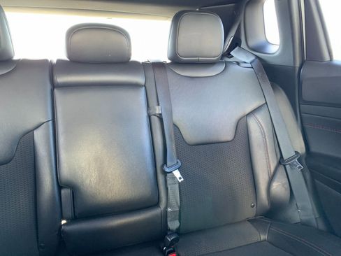 Used 2025 Jeep Compass Trailhawk image 36