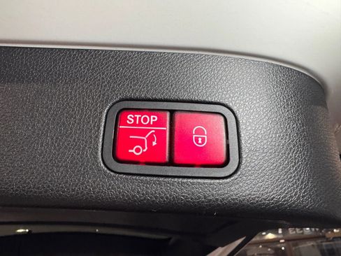 Used 2018 Mercedes-Benz GLS 550 4MATIC w/ Driver Assistance Package image 52