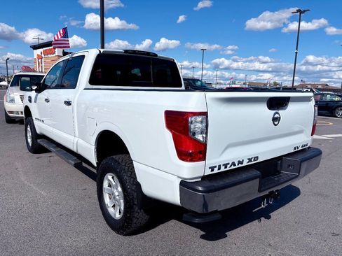 Used 2018 Nissan Titan SV image 4