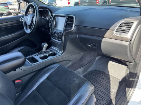 Used 2017 Jeep Grand Cherokee Altitude image 38