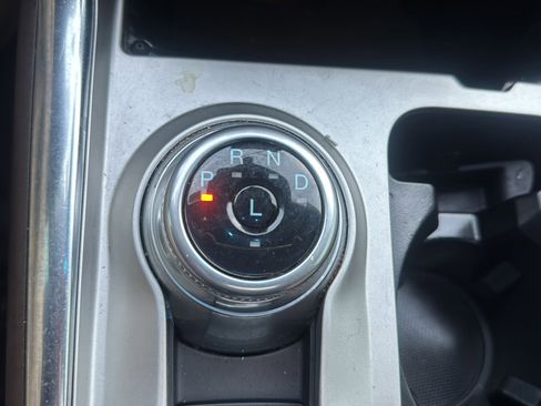 Used 2022 Ford Explorer King Ranch w/ Premium Technology Package image 47