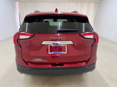 Used 2022 GMC Terrain SLE w/ Driver Convenience Package FWD image 4