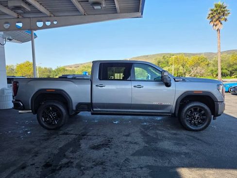 Used 2024 GMC Sierra 2500 AT4 w/ AT4 Premium Plus Package AWD/4WD image 8