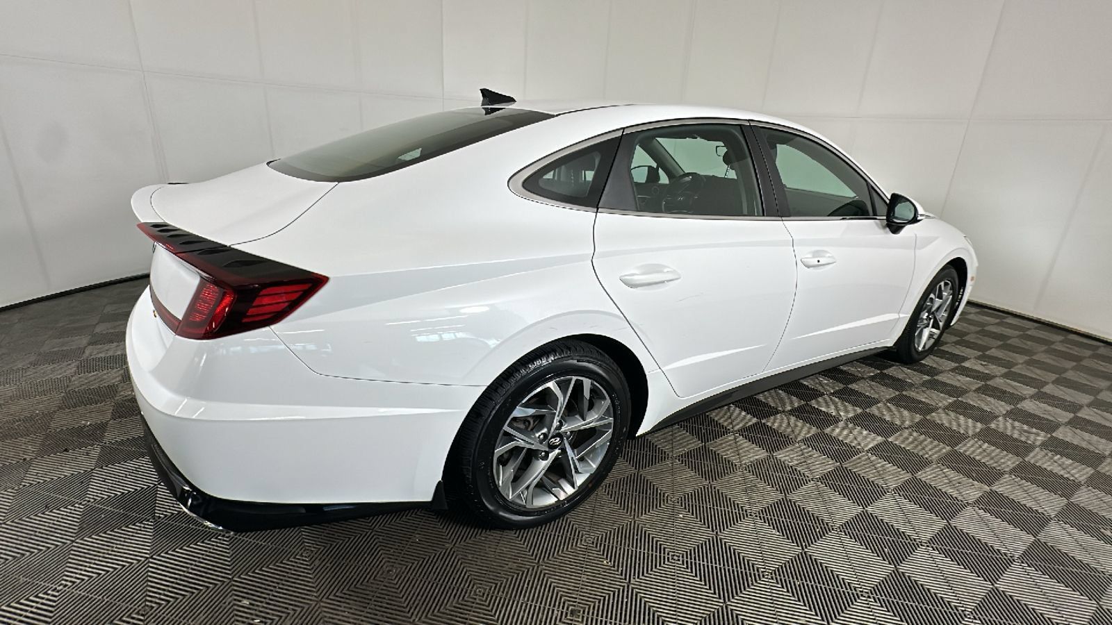 Used 2023 Hyundai Sonata SEL w/ Cargo Package FWD image 3
