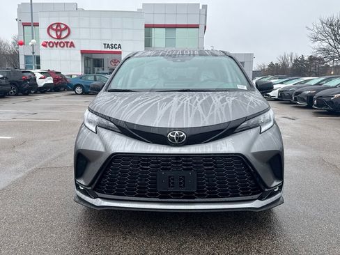 New 2026 Toyota Sienna XSE image 2