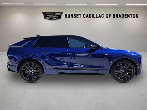 New 2026 Cadillac Lyriq V AWD/4WD image 8