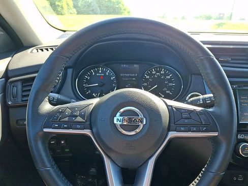 Used 2018 Nissan Rogue SV AWD/4WD image 18