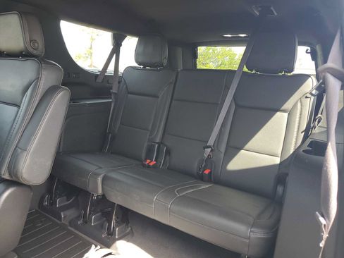 Used 2023 GMC Yukon XL Denali AWD/4WD image 13
