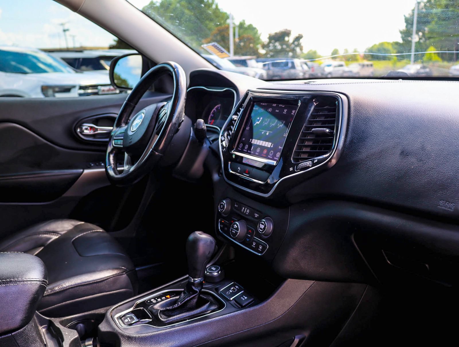 Used 2019 Jeep Cherokee Limited AWD/4WD image 11