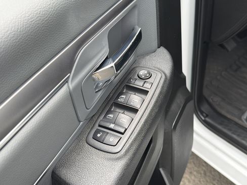 Used 2022 RAM 1500 Classic SLT AWD/4WD image 15