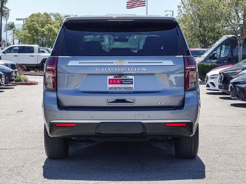 Used 2022 Chevrolet Suburban LT RWD image 5
