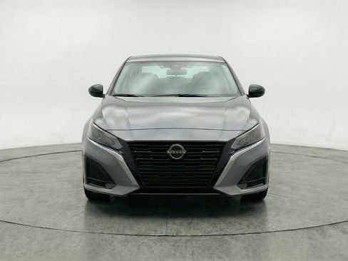 Used 2025 Nissan Altima 2.5 SV image 2