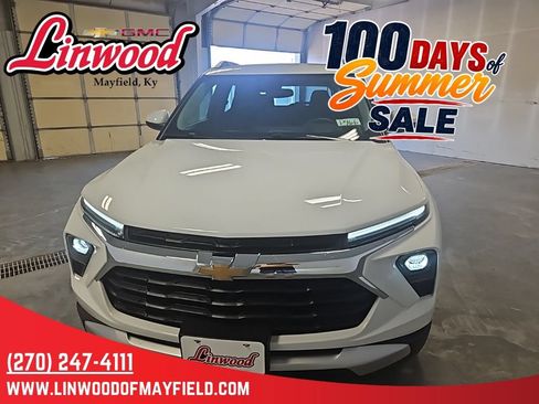 Used 2025 Chevrolet TrailBlazer LT AWD/4WD image 3