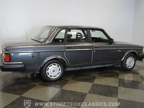 Used 1988 Volvo 240 Sedan RWD image 14