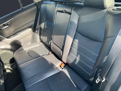 Used 2022 Toyota RAV4 XLE Premium image 13