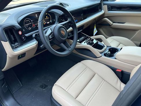 New 2026 Porsche Cayenne E-Hybrid Coupe AWD/4WD image 11