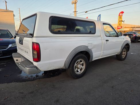 Used 2001 Nissan Frontier XE image 4